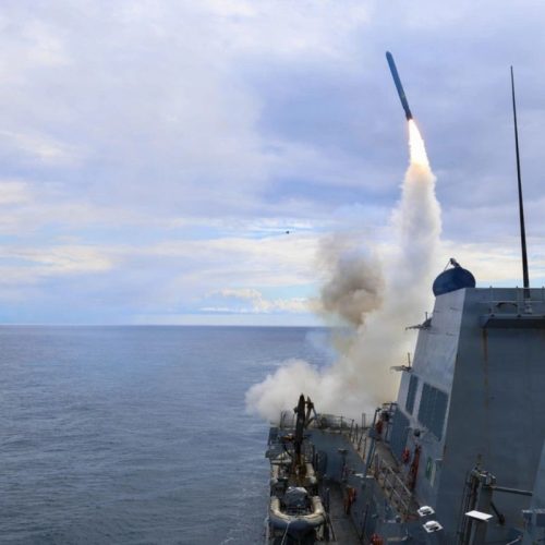 Governo Trump anuncia produção acelerada de US$ 23 bilhões em novos mísseis Tomahawk