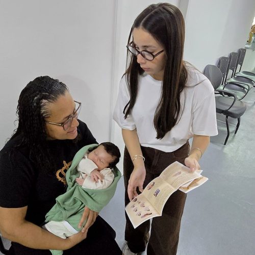 Rede de apoio à amamentação atende mães e bebês em Macaé