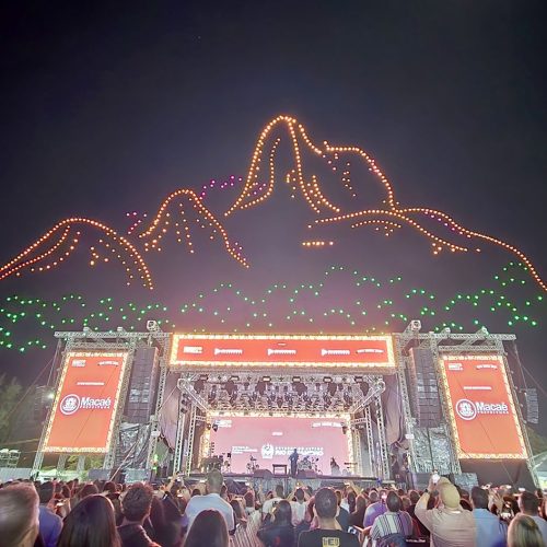 Thiaguinho e show inédito com 820 drones encerram a Expo Macaé 2026