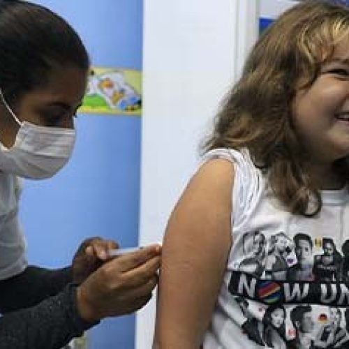 Macaé mobiliza 45 salas para atualizar vacinação de menores de 15 anos
