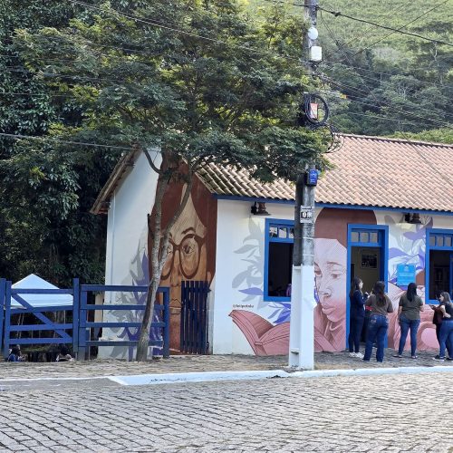 Biblioteca pública recebe novas edições do projeto “Manhãs com Henriqueta”