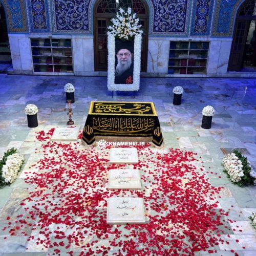 VÍDEO: Irã abre visitas ao túmulo de Ali Khamenei, e iranianos lotam santuário
