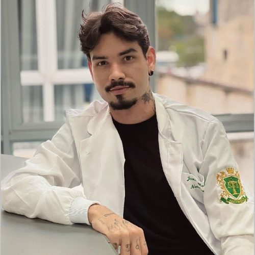 Mãe de jovem encontrado morto em Rio das Ostras presta depoimento e pede que responsável se entregue