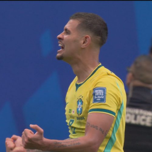 Arrogância do Brasil no futebol contrasta com imagem de país alegre, diz comentarista inglês