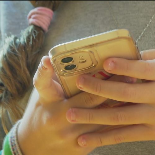 TikTok firma acordo de até R$ 1,5 bilhão e terá de impor limite de 2 horas por dia