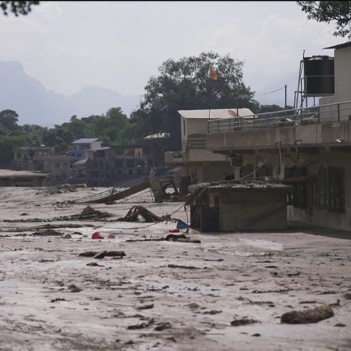 Número de mortos pelas enchentes no Nepal sobe para 675; reconstrução pode custar até R$ 26 bilhões