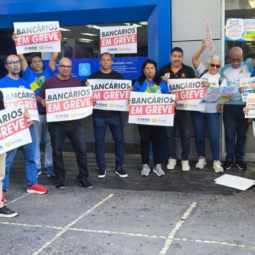 Funcionários da Caixa rejeitam proposta e greve continua; como ficam as contas e benefícios?