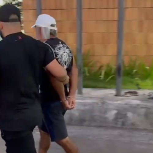 Mãe descobre gravidez de filha autista de 16 anos e denuncia abuso sexual à Deam; companheiro da avó foi preso