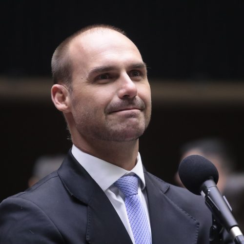 O que é abandono de trabalho? Entenda regras que podem levar Eduardo Bolsonaro à demissão da PF