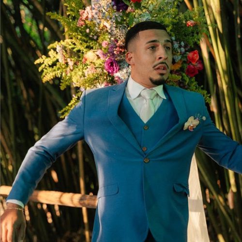 Noivo quase desmaia ao ver a noiva no altar em Rio Bonito; vídeo emociona milhões nas redes