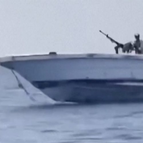 Houthis consideram cobrar taxas de navios no Mar Vermelho, diz ministro do Iêmen