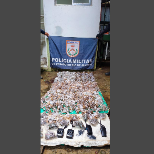 PM apreende mais de 3 mil pedras de crack em casa abandonada em Cabo Frio