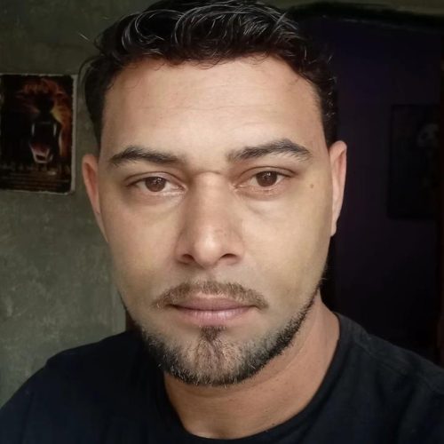 Motociclista morre e jovem fica ferida em acidente na RJ-106, em Rio das Ostras