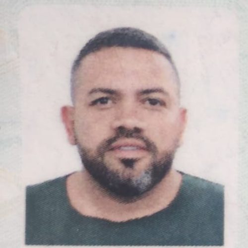 Motorista de aplicativo é executado a tiros na frente da esposa e da filha em Cabo Frio