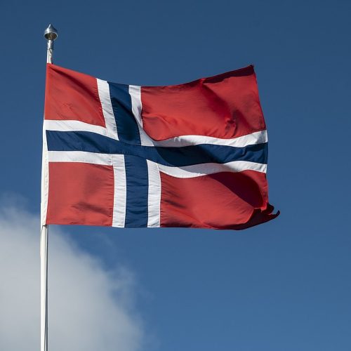 Economia do paradoxo: Noruega ficou rica com o petróleo e hoje lidera a transição para a energia limpa