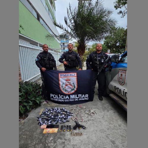 Suspeito é baleado e outro é preso durante ação da PM em comunidade de Arraial do Cabo