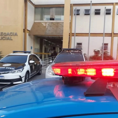 Professor com 11 anotações criminais é afastado após denúncia de assédio em Arraial do Cabo