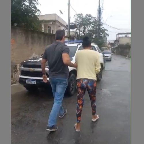 Mulher investigada por série de roubos é presa; homem segue foragido em Araruama