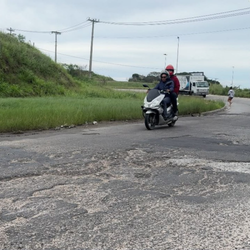 Buracos na Avenida Wilson Mendes causam prejuízos e aumentam preocupação de motoristas