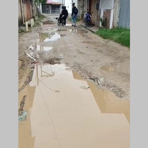 Moradores alertam para riscos de acidentes em rua próxima à hospital em Cabo Frio