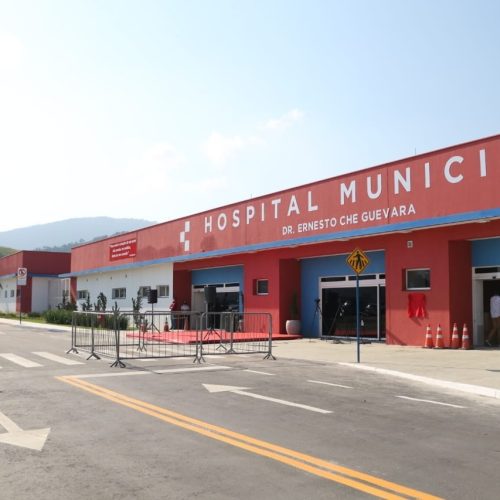 Acidente na RJ-106 deixa uma mulher morta e 9 feridos em Maricá, no RJ