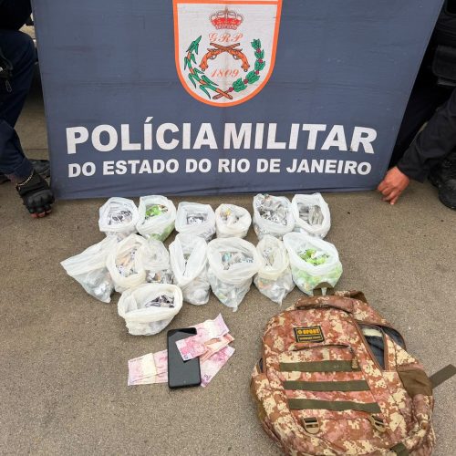 Dois adolescentes são apreendidos com mais de 400 unidades de drogas em São Pedro da Aldeia