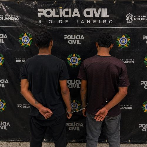 Vídeo mostra momento em que funcionário da Prefeitura de Cabo Frio é abordado com tiros; dois são presos