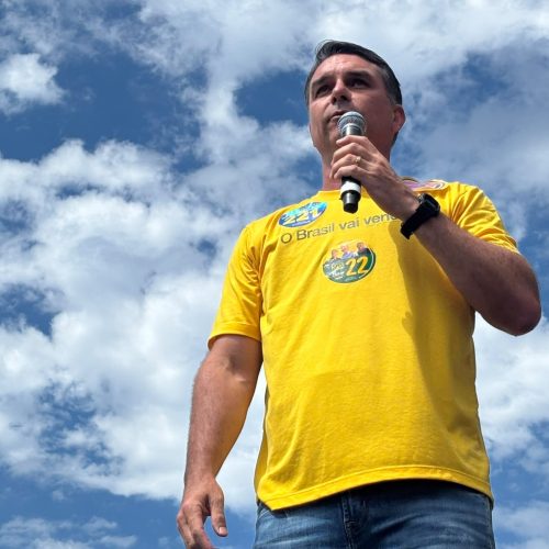 Flávio Bolsonaro critica legislação ambiental de Cabo Frio e defende ‘grandes empreendimentos’ na cidade